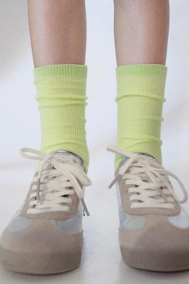LOT DE QUATRE PAIRES DE CHAUSSETTES FLUO - Multicolore de Zara