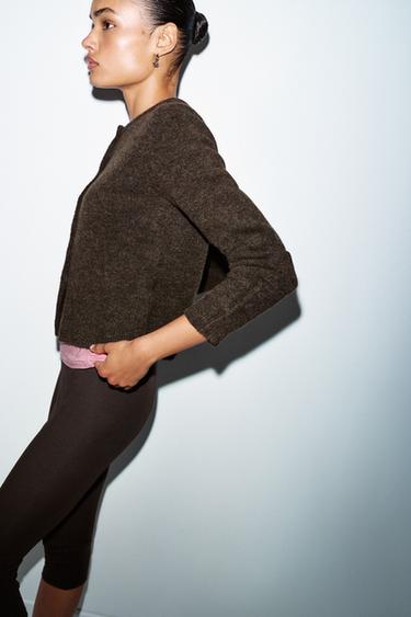 GILET EN MAILLE AVEC BOUTONS BOULES - marron chiné de Zara - Image 4