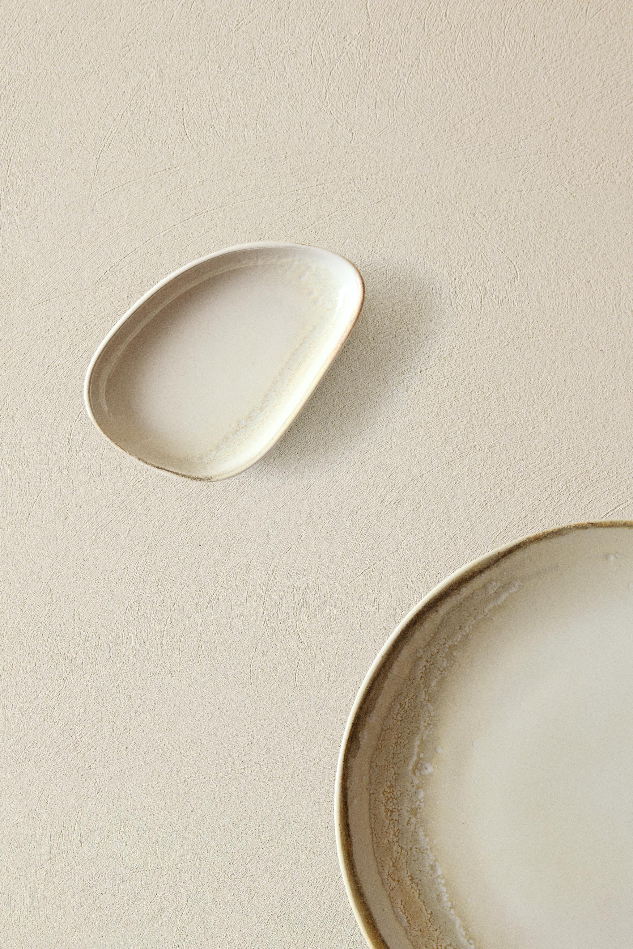 ECRU STONEWARE MINI PLATE