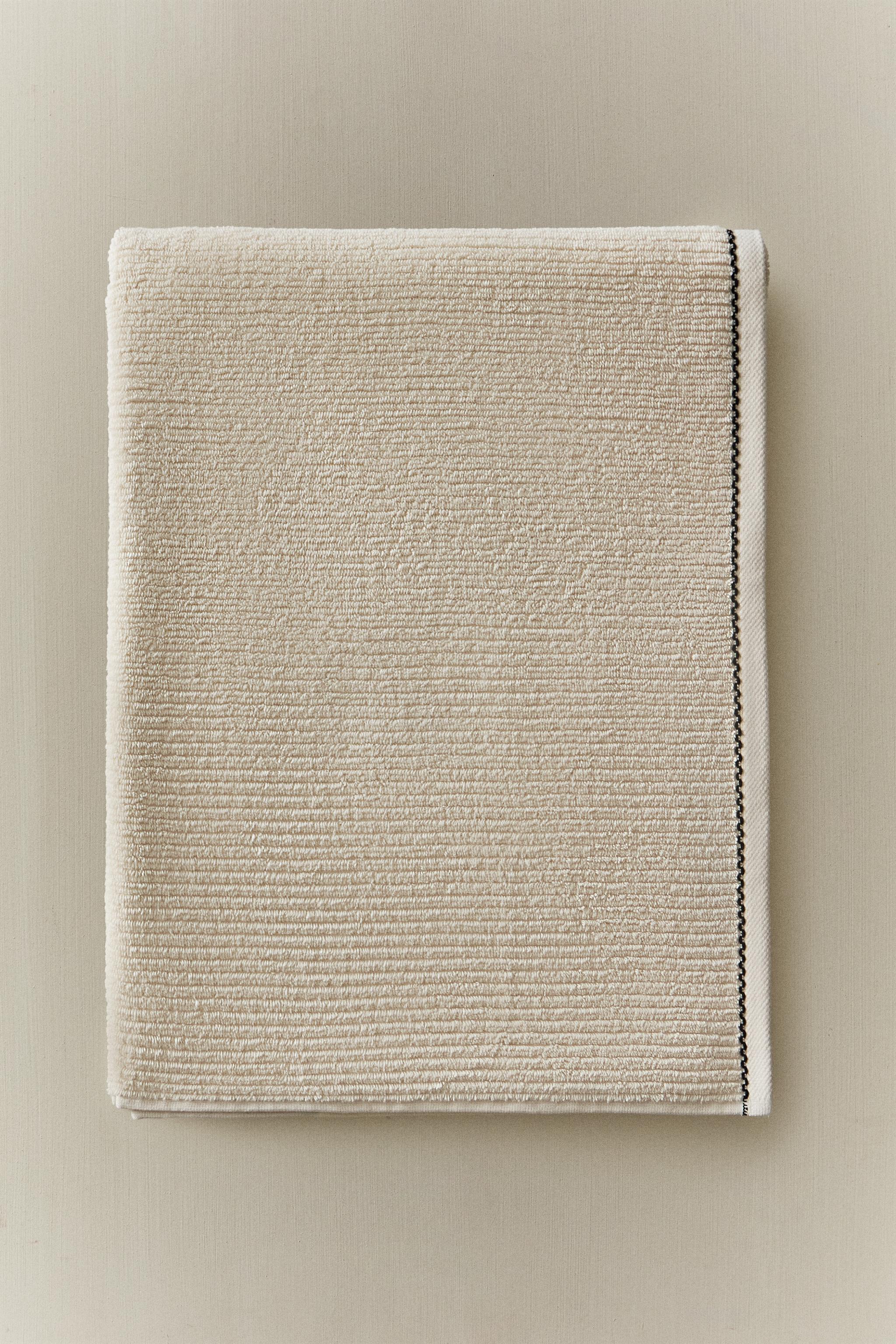 BATH TOWEL WITH TOPSTITCHING