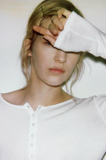 HAUT À COL TUNISIEN - Blanc cassé de Zara - Image 4