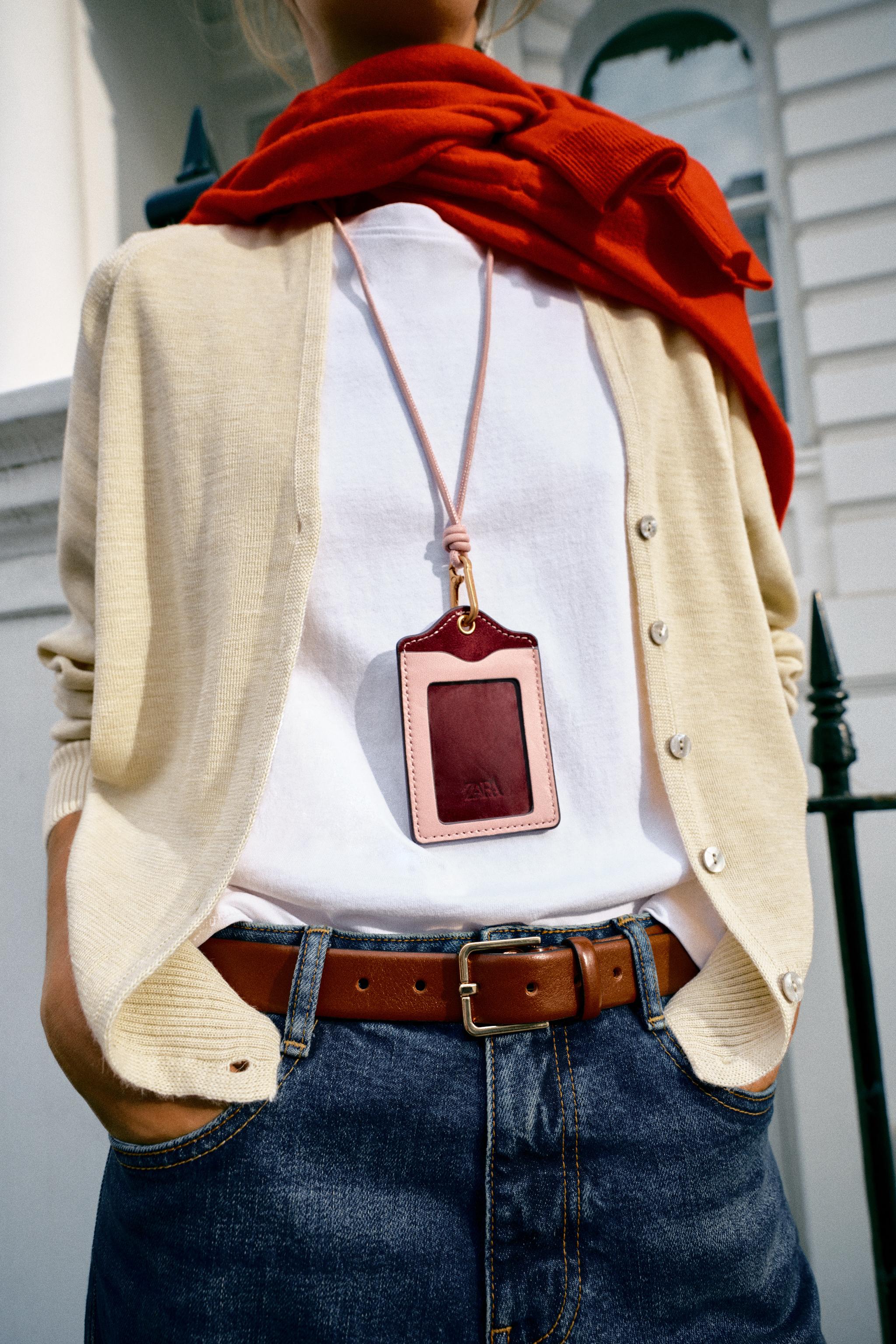 LEATHER CARD HOLDER — Pink