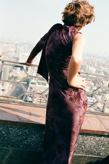 ROBE LONGUE IMPRIMÉE FOULARD - Grenat clair de Zara - Image 3