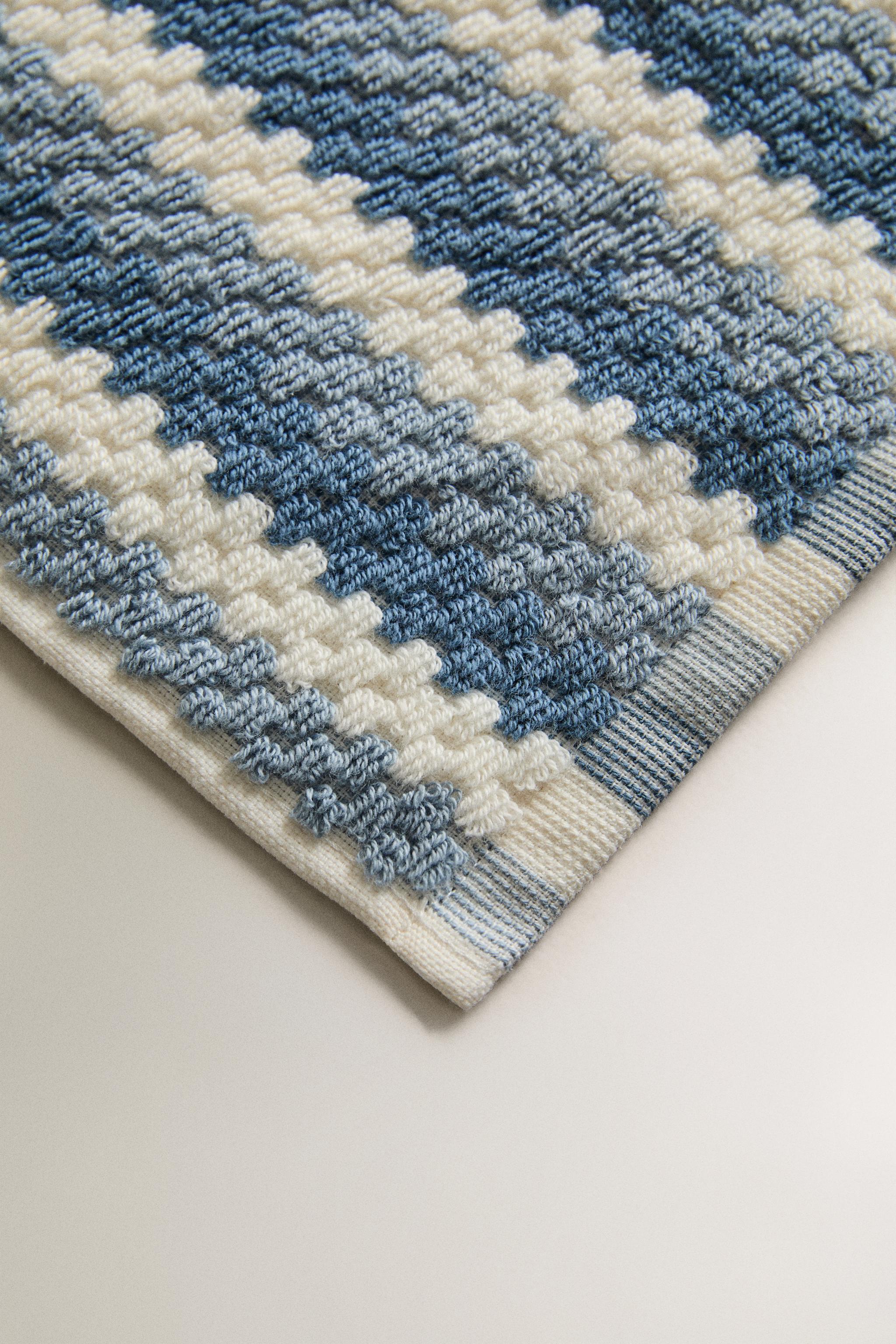 SERVIETTE DE BAIN JACQUARD GÉOMÉTRIQUE