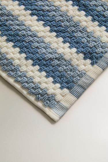 SERVIETTE DE BAIN JACQUARD GÉOMÉTRIQUE - Bleus de Zara - Image 2