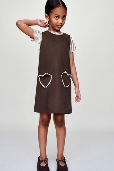 ПЛАТЬЕ ИЗ ТРИКОТАЖА «РОМА» С КАРМАНАМИ В ВИДЕ СЕРДЦА — ШОКОЛАДНЫЙ от Zara