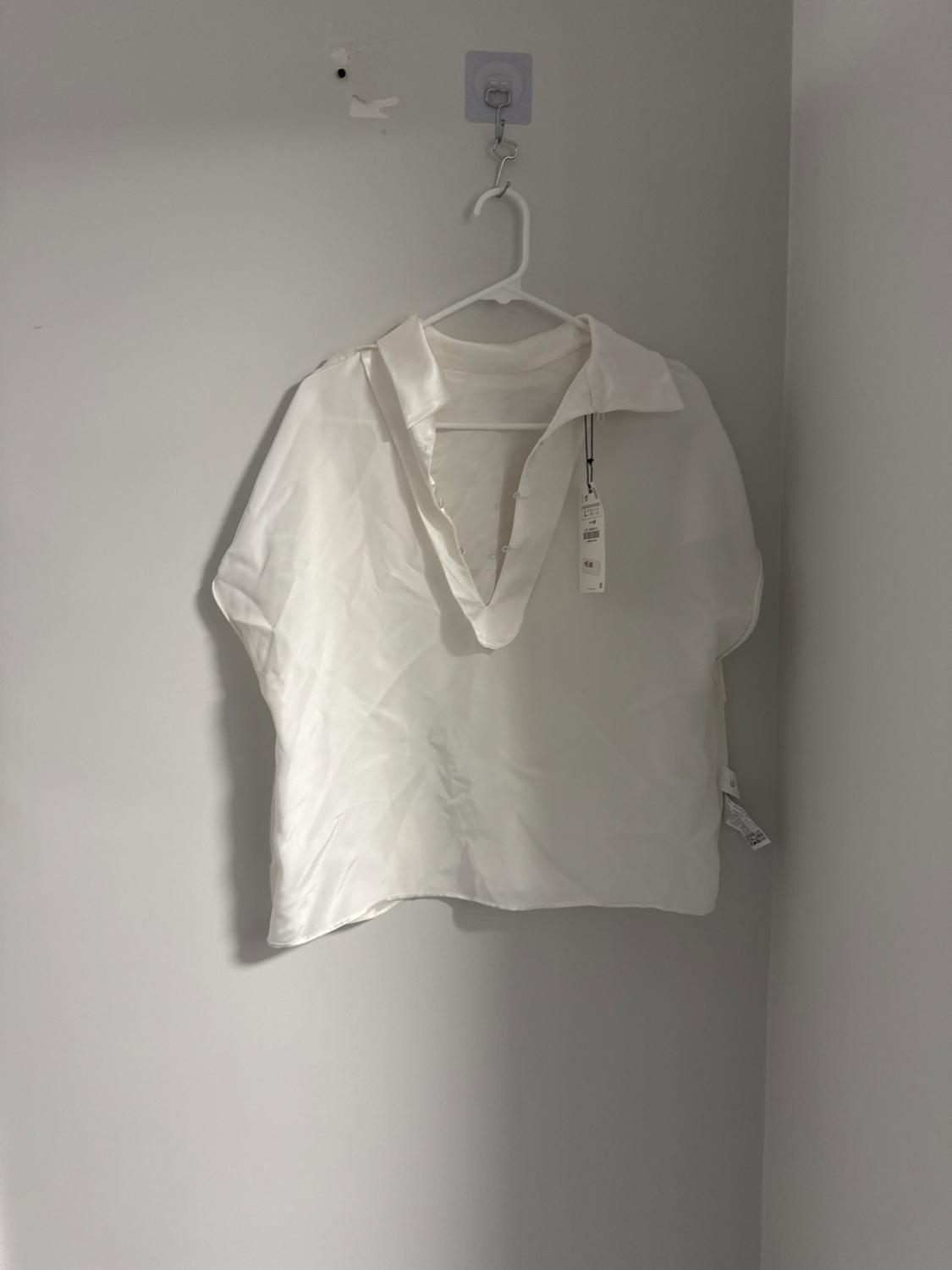 CUERPO SATINADO DETALLE CUELLO