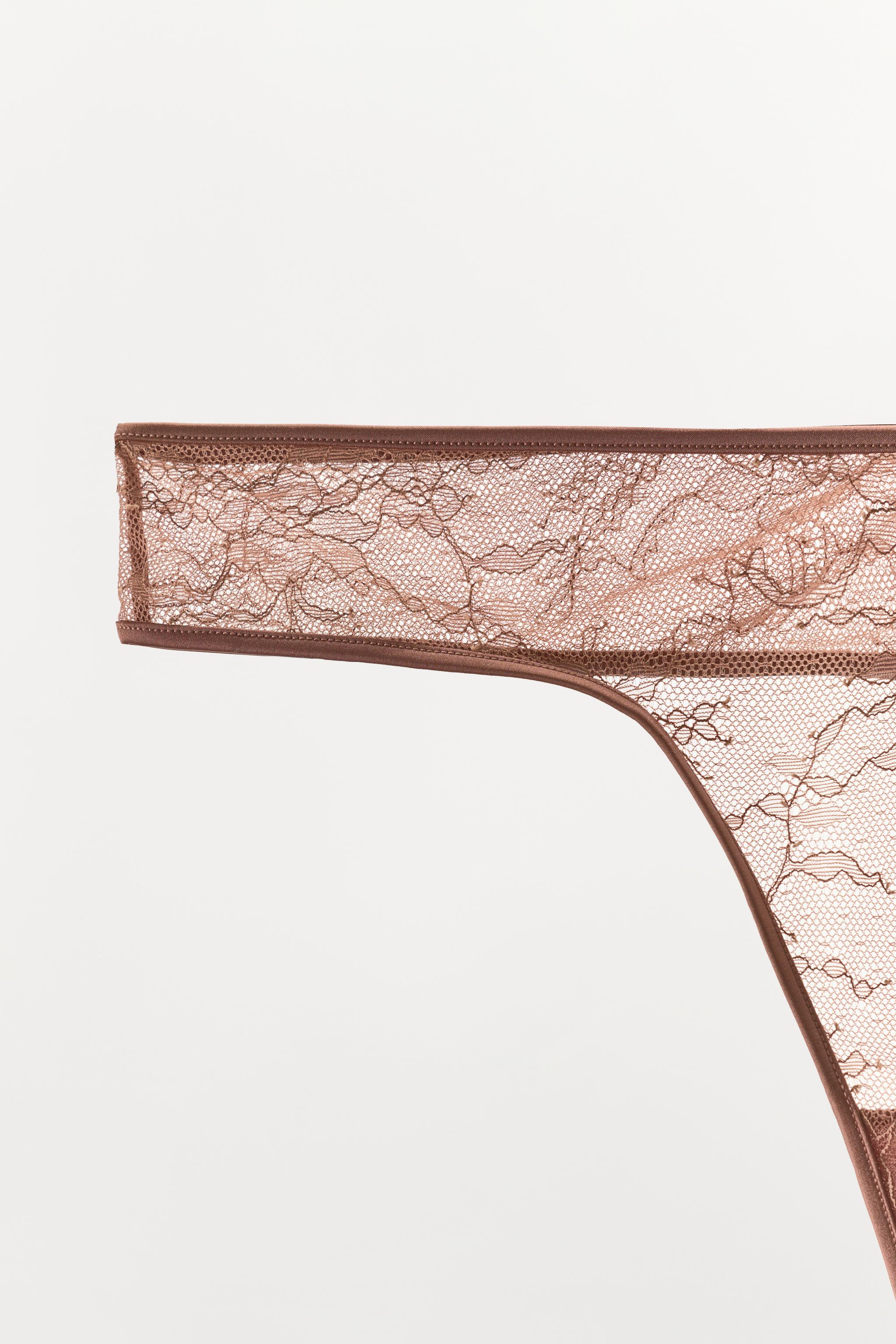 TANGA EN DENTELLE