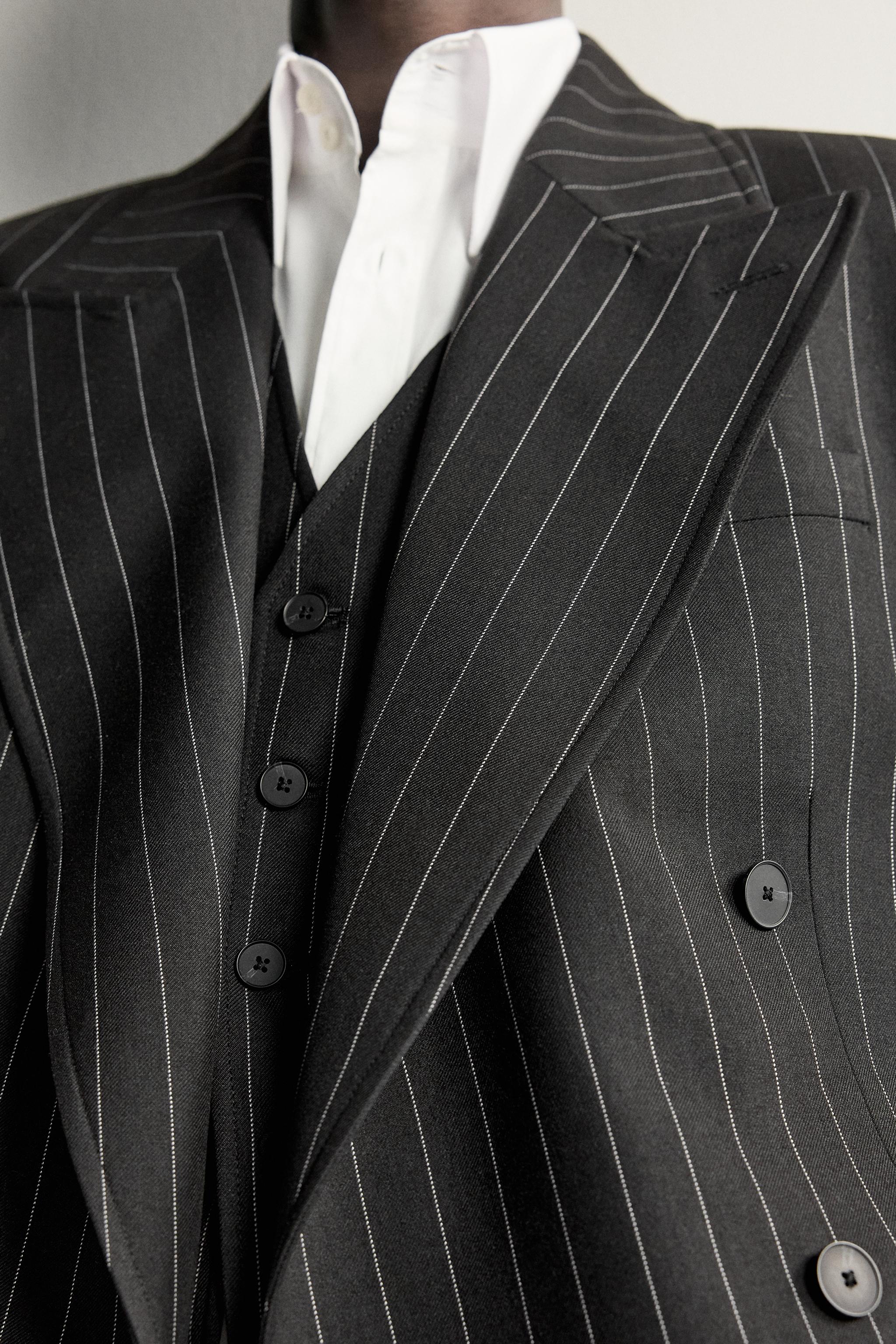 PINSTRIPE DOUBLE-BREASTED SUIT BLAZER