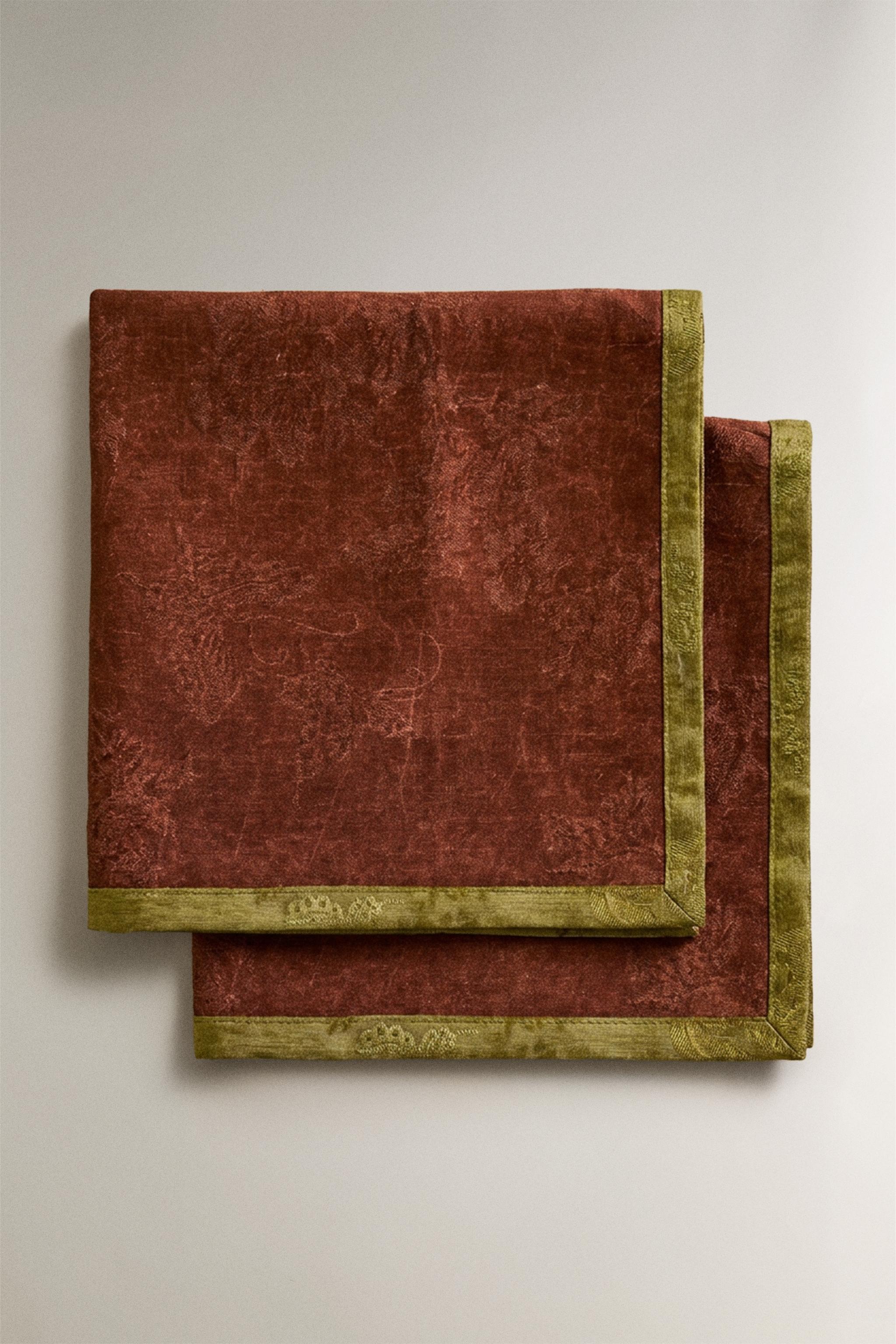 REVERSIBLE SATIN NAPKINS (PACK OF 2) | MARISA BERENSON