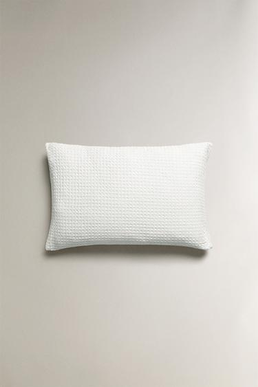WAFFLE-KNIT PILLOWCASE - White by Zara - Image 3