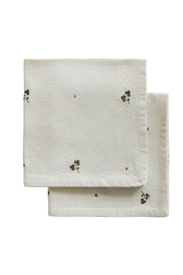 PACK OF EMBROIDERED CLOVER AND DAISY NAPKINS (PACK OF 2) - Ecru by Zara