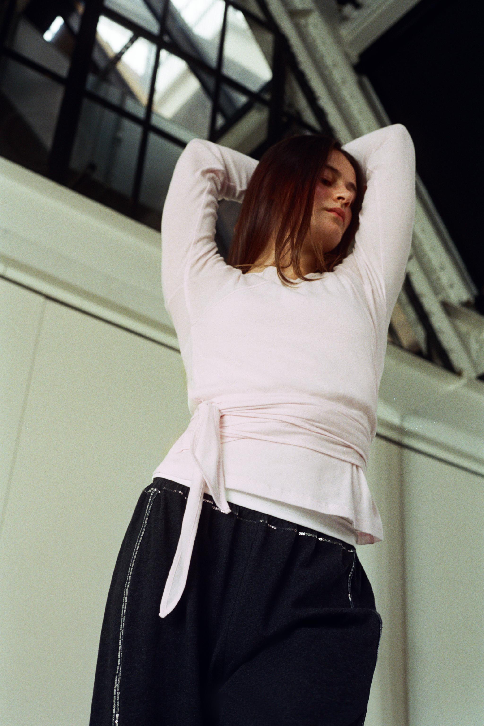 DOUBLE-EFFECT TIE TOP