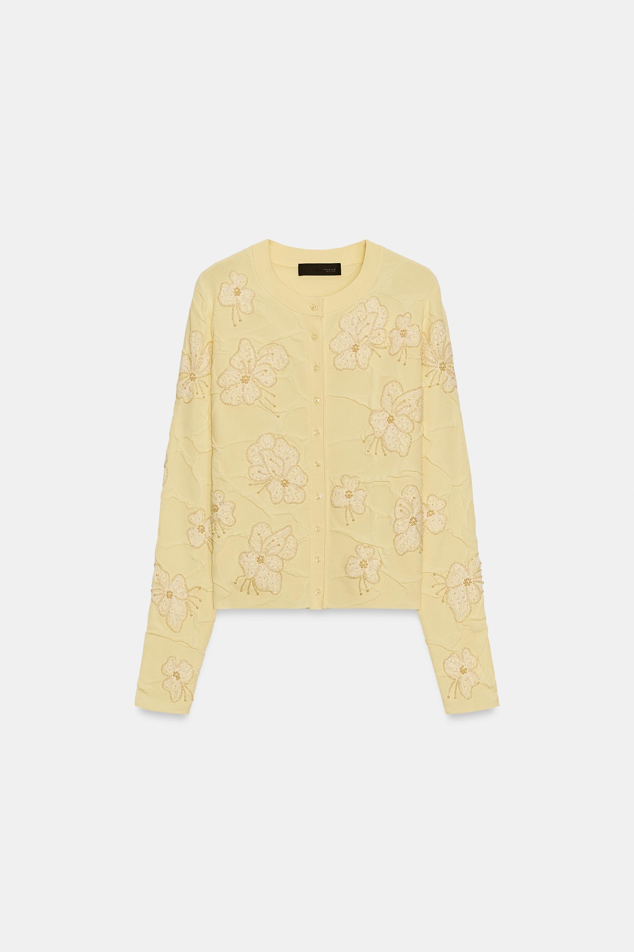 GILET EN MAILLE TEXTURÉE AVEC FANTASIE