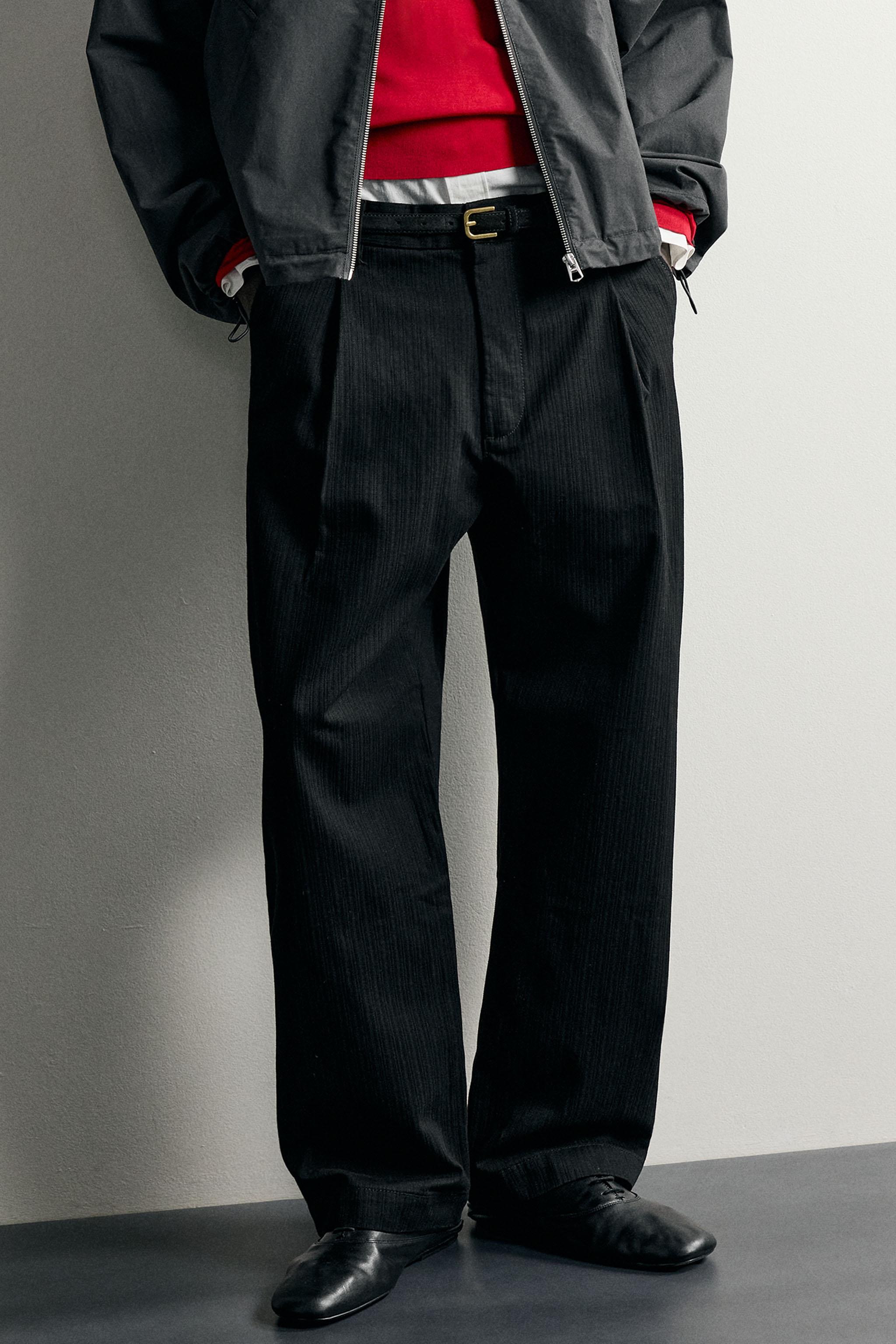 RELAXED FIT PLEATED CHINO PANTS
