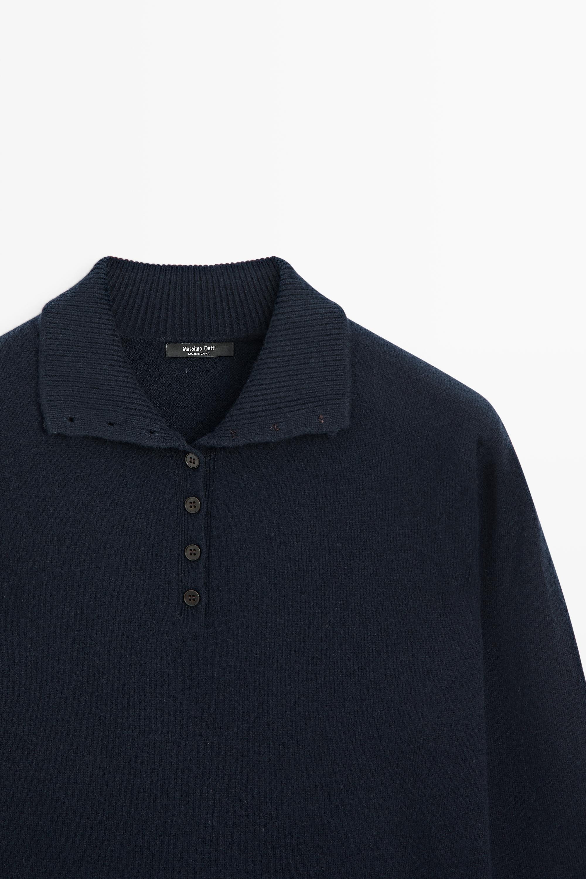 Pull en maille à col montant et boutons