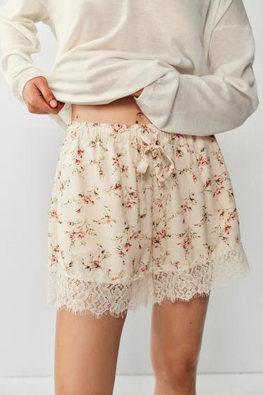 SHORTS ESTAMPADO FLORAL ENCAJE - Estampado de Zara