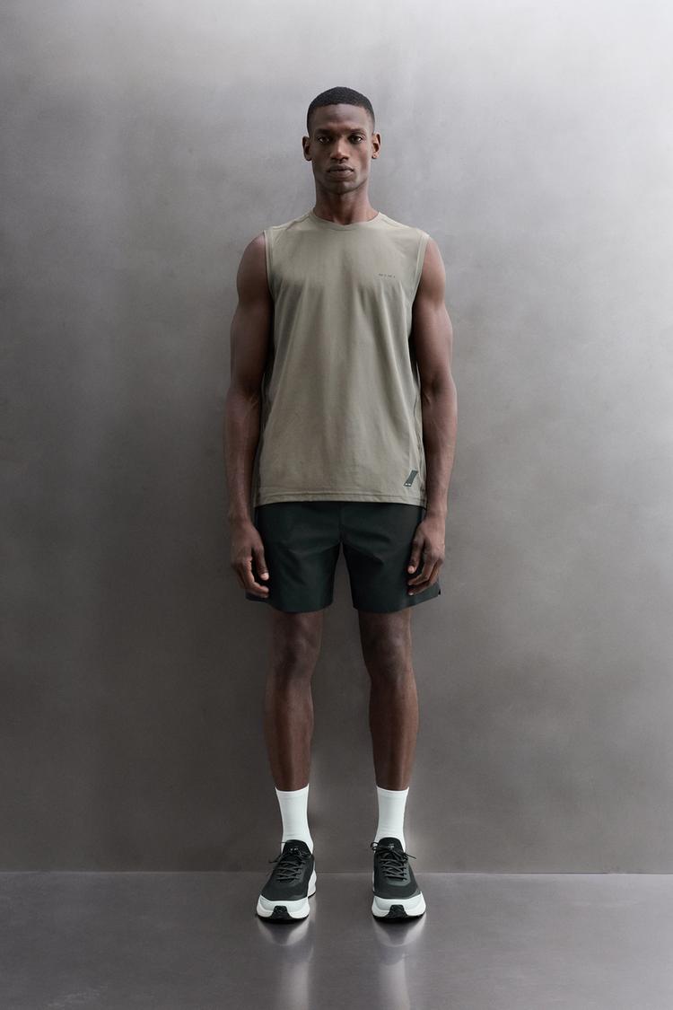 BASIC TECHNICAL TANK TOP