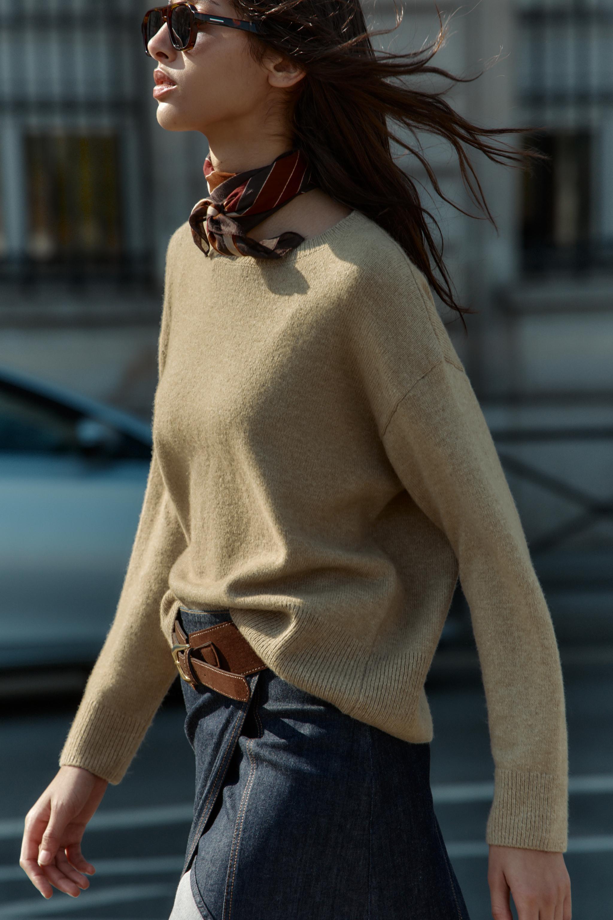 WOOL KNIT SWEATER