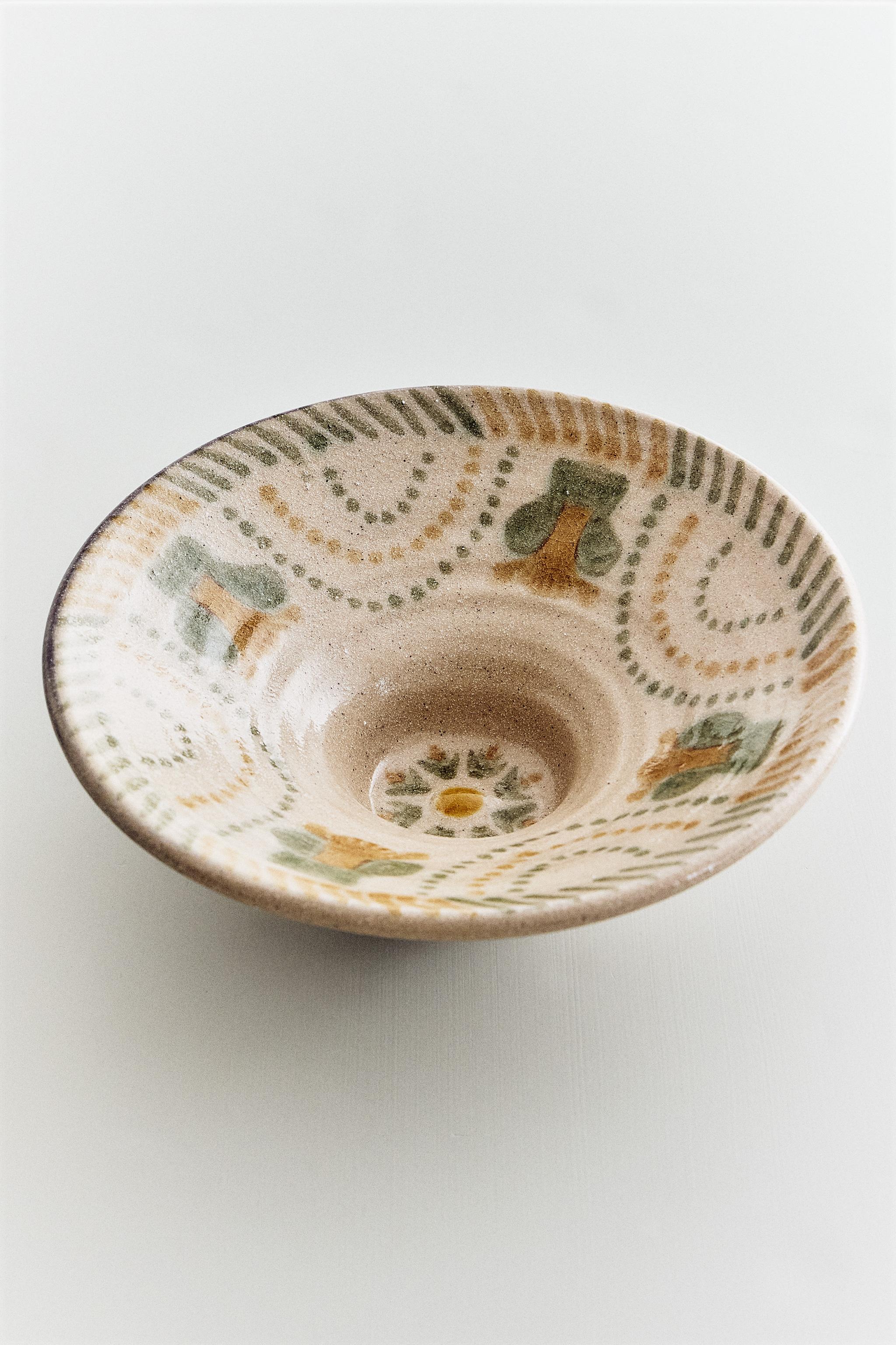 STONEWARE BOWL WITH DESIGNS