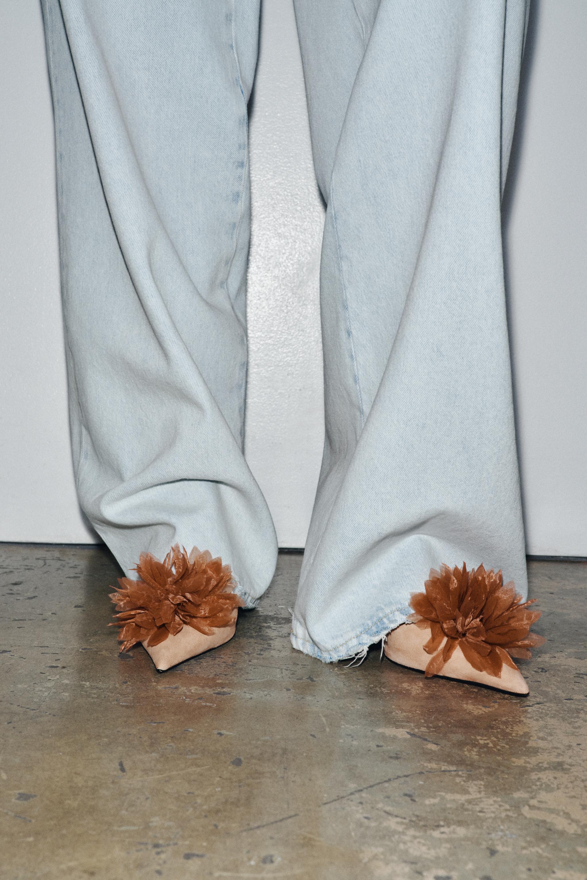 SPLIT SUEDE HEELS WITH FLOWER DETAIL — Blush