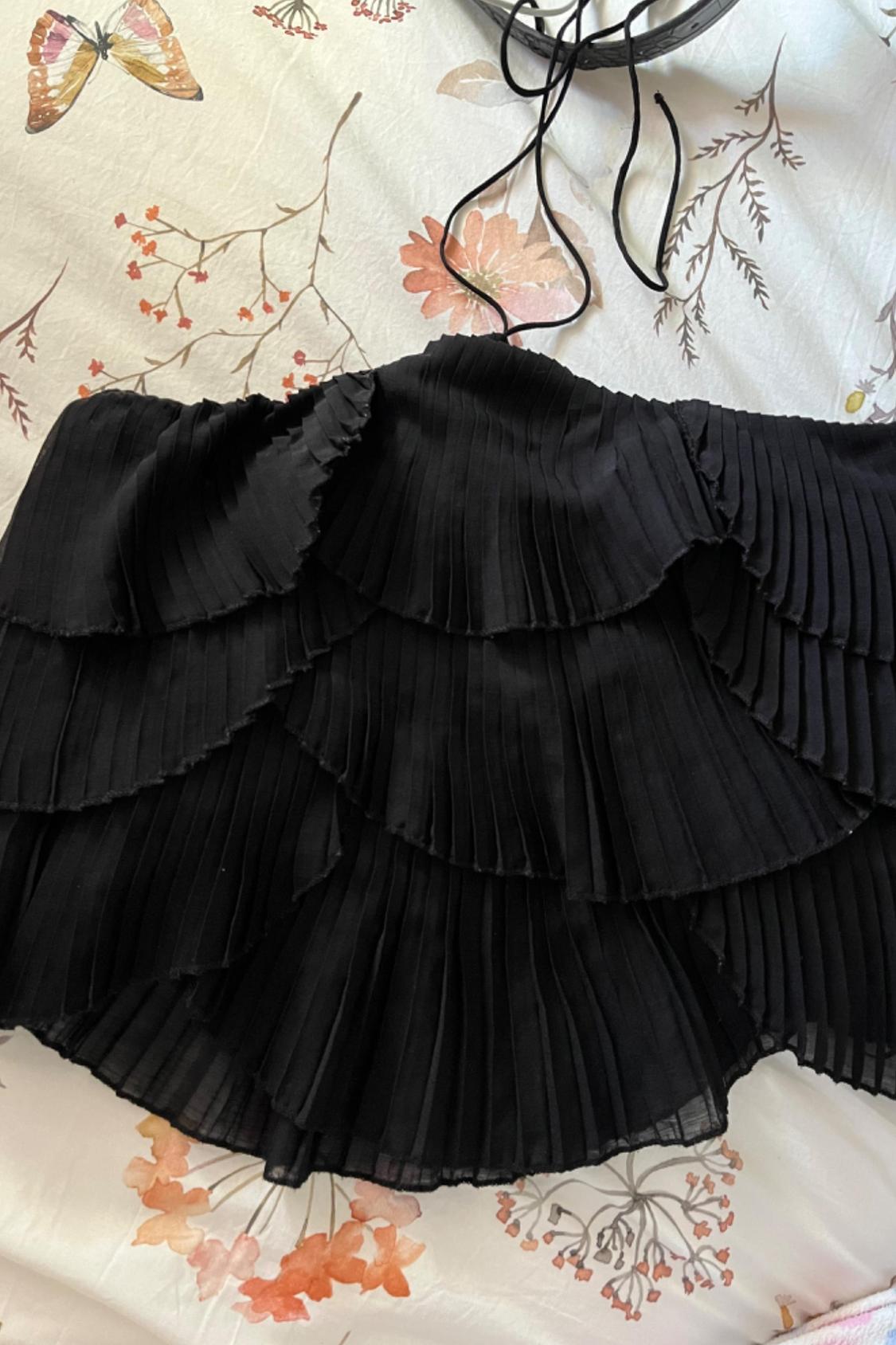 PLEATED TOP WITH RUFFLES