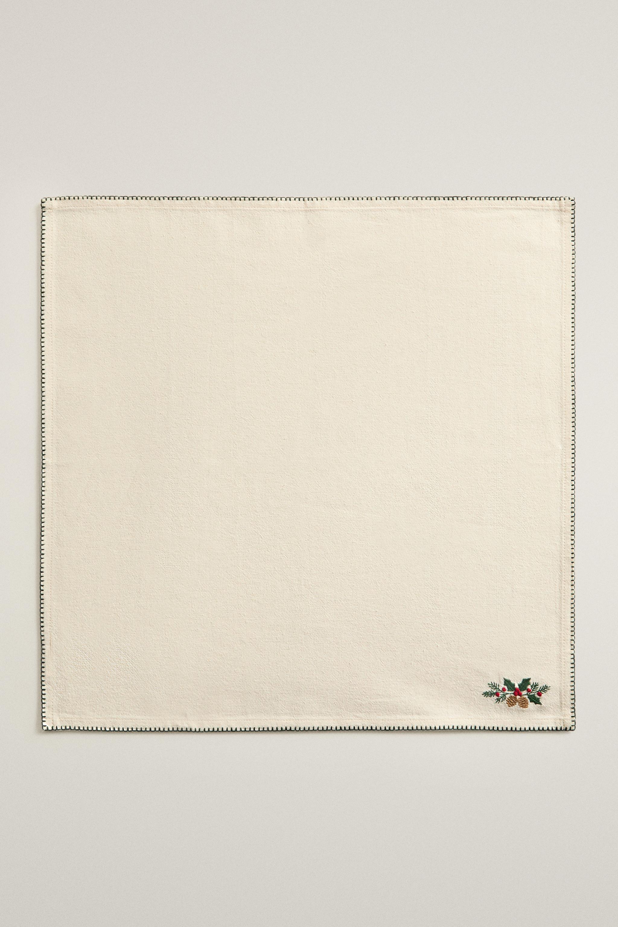 PACK OF EMBROIDERED CHRISTMAS NAPKINS WITH TRIM (PACK OF 2)