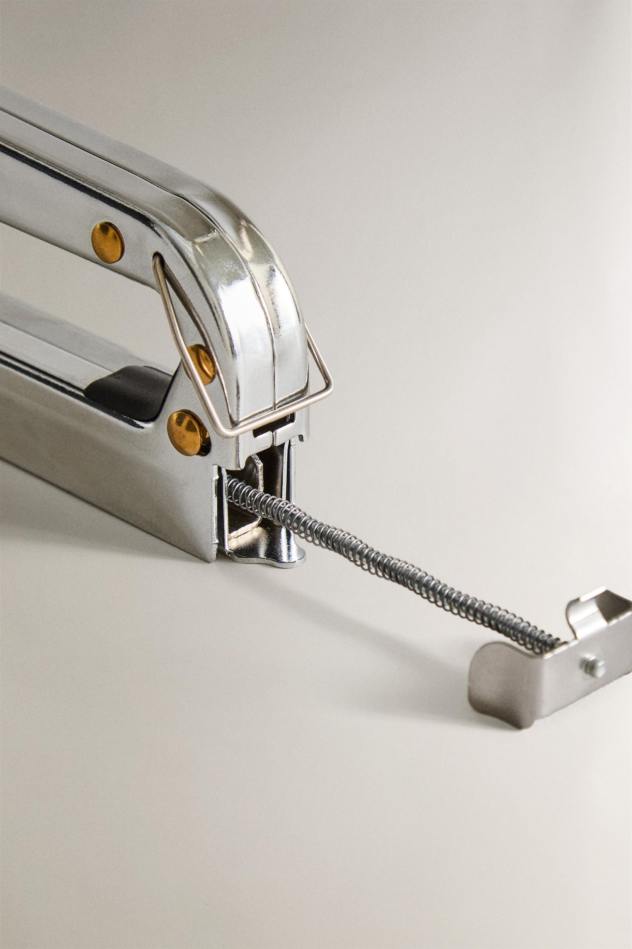 MANUAL STEEL STAPLER