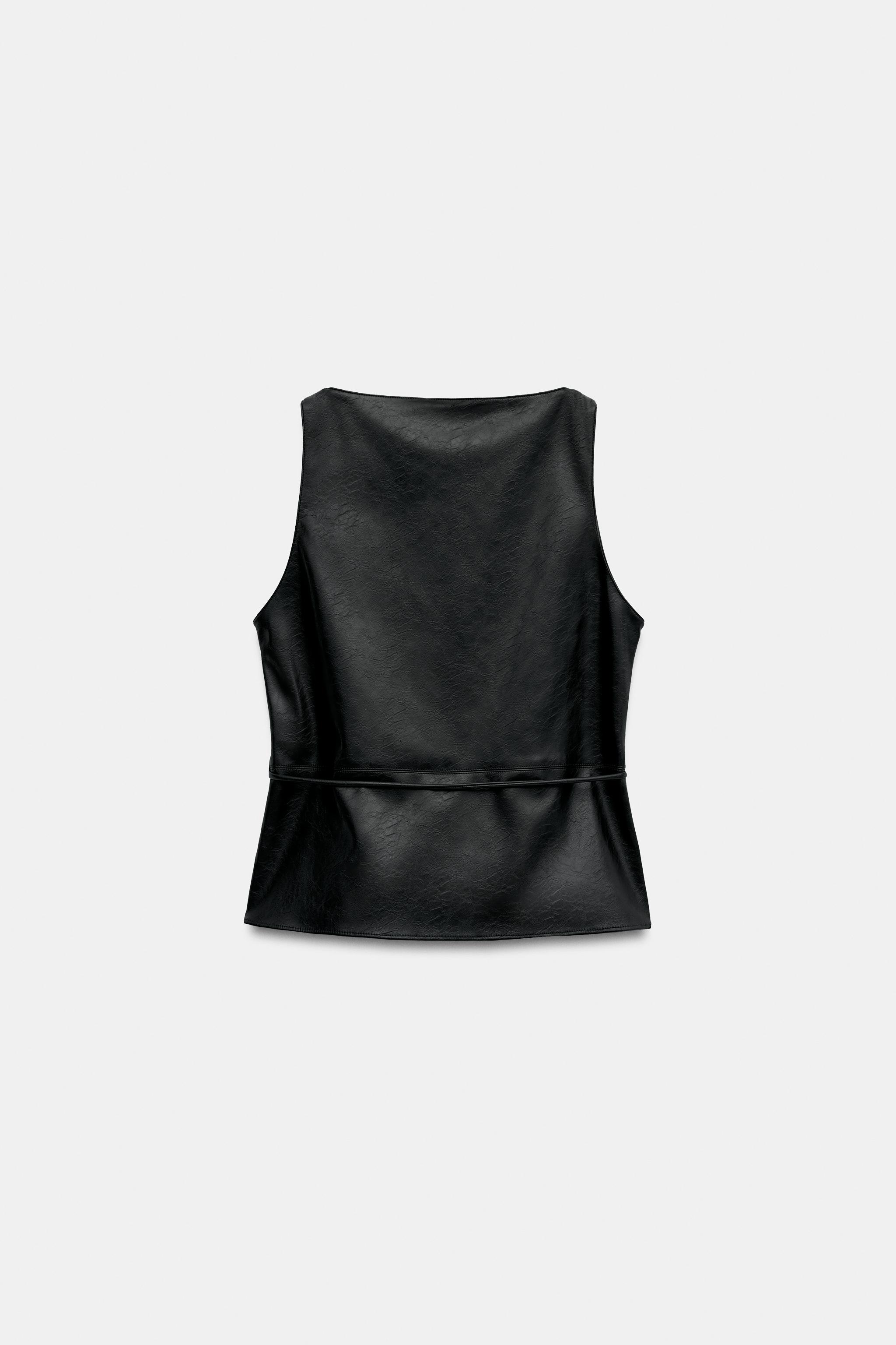TOP MATIÈRE SYNTHÉTIQUE AVEC CEINTURE