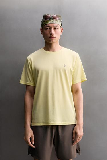 CAMISETA TÉCNICA ESTAMPADO FLOR - Amarillo de Zara