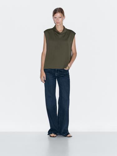Blusa fluida detalle cuello drapeado - Verde oscuro de Zara - Imagen 0