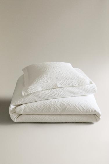 COTTON BEDSPREAD WITH GEOMETRIC DESIGN - White by Zara
