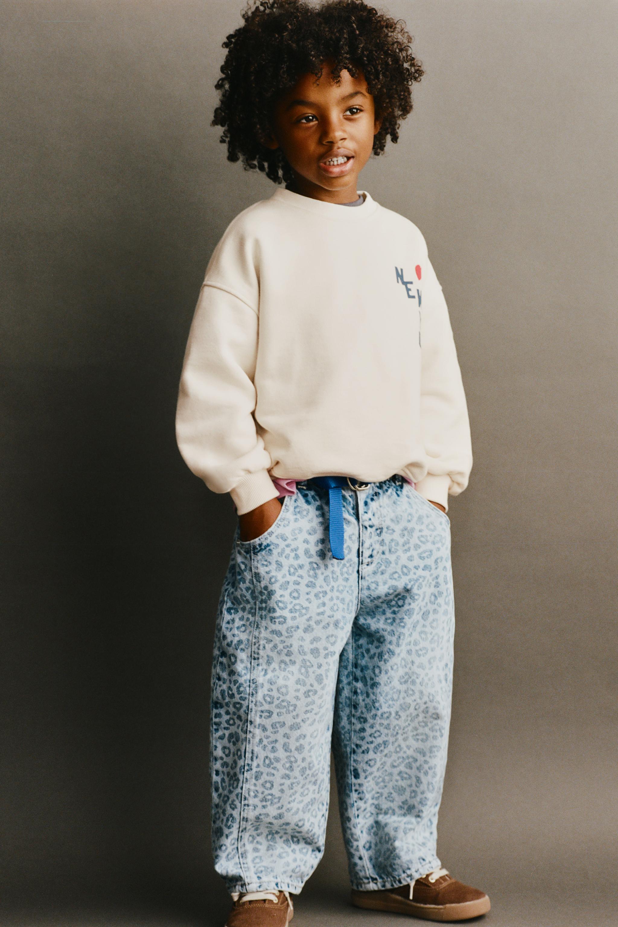 HEART AND TEXT PRINT SWEATSHIRT — Ecru