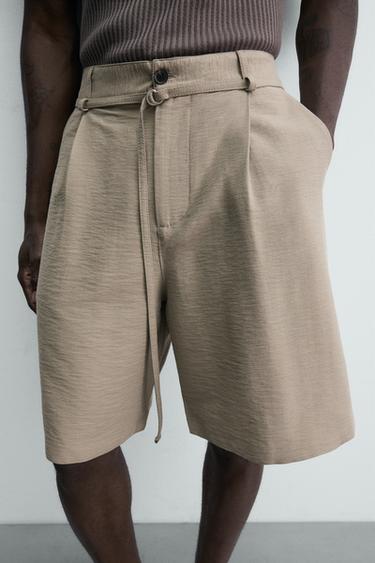 BERMUDA RELAXED FIT À PLIS ET CEINTURE - Marron clair de Zara