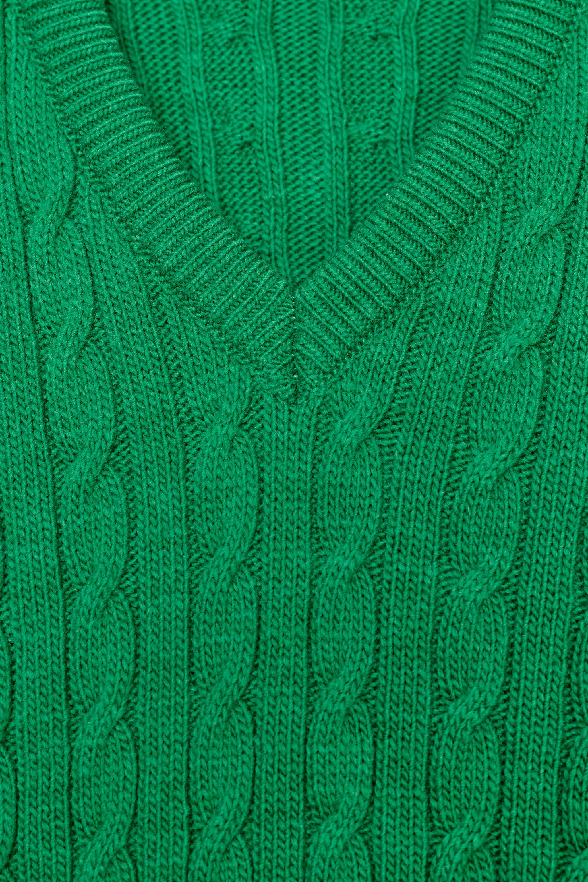 CABLE KNIT V-NECK JUMPER