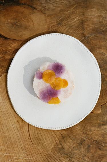 STONEWARE DESSERT PLATE WITH RAISED DESIGN - Cream by Zara