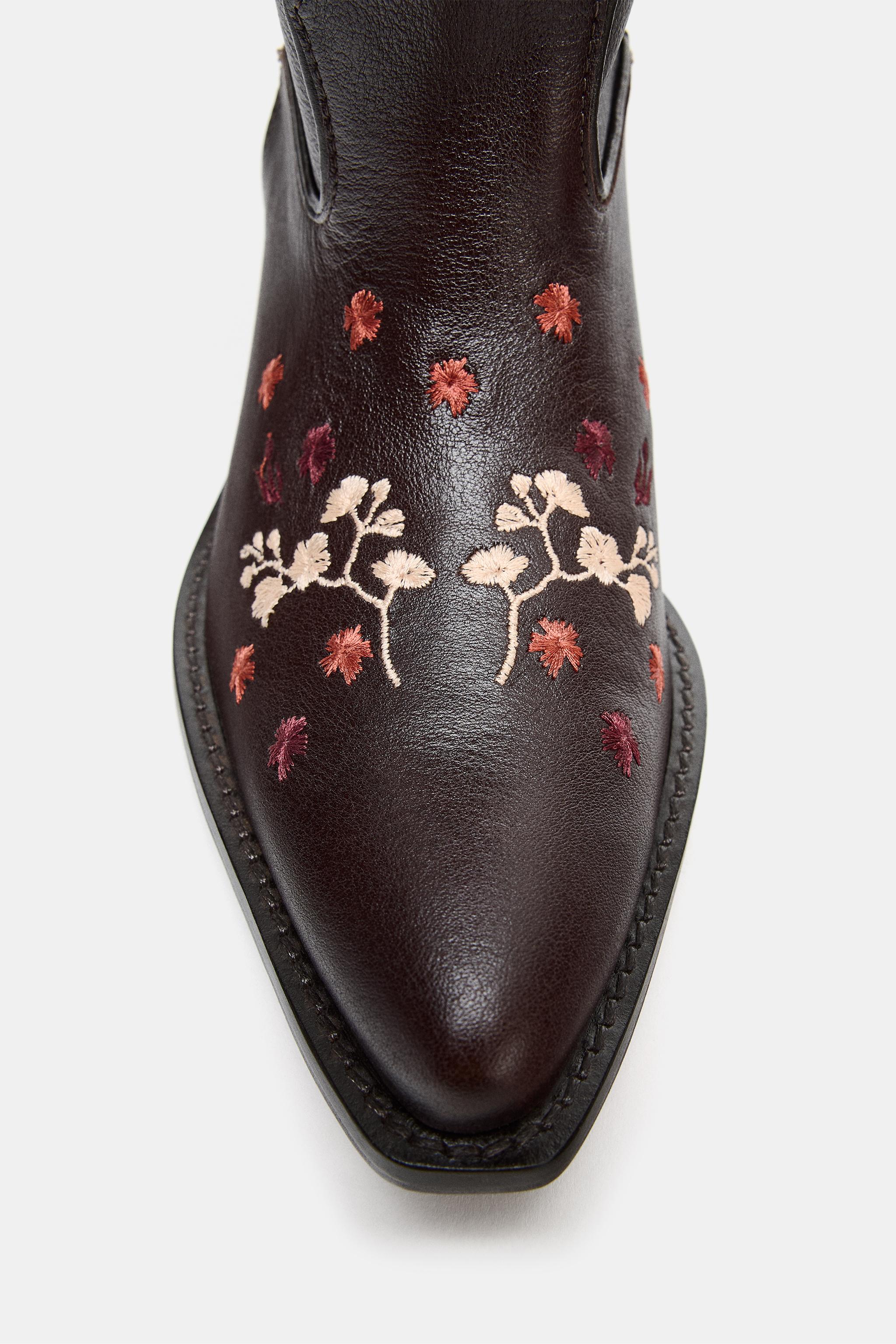 LEATHER EMBROIDERED COWBOY BOOTS