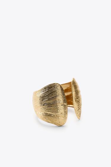 TEXTURED BANGLE BRACELET - Golden by Zara