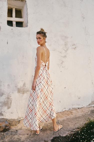 فستان متوسط الطول كاروهات من الكتان - متعدد الألوان by Zara