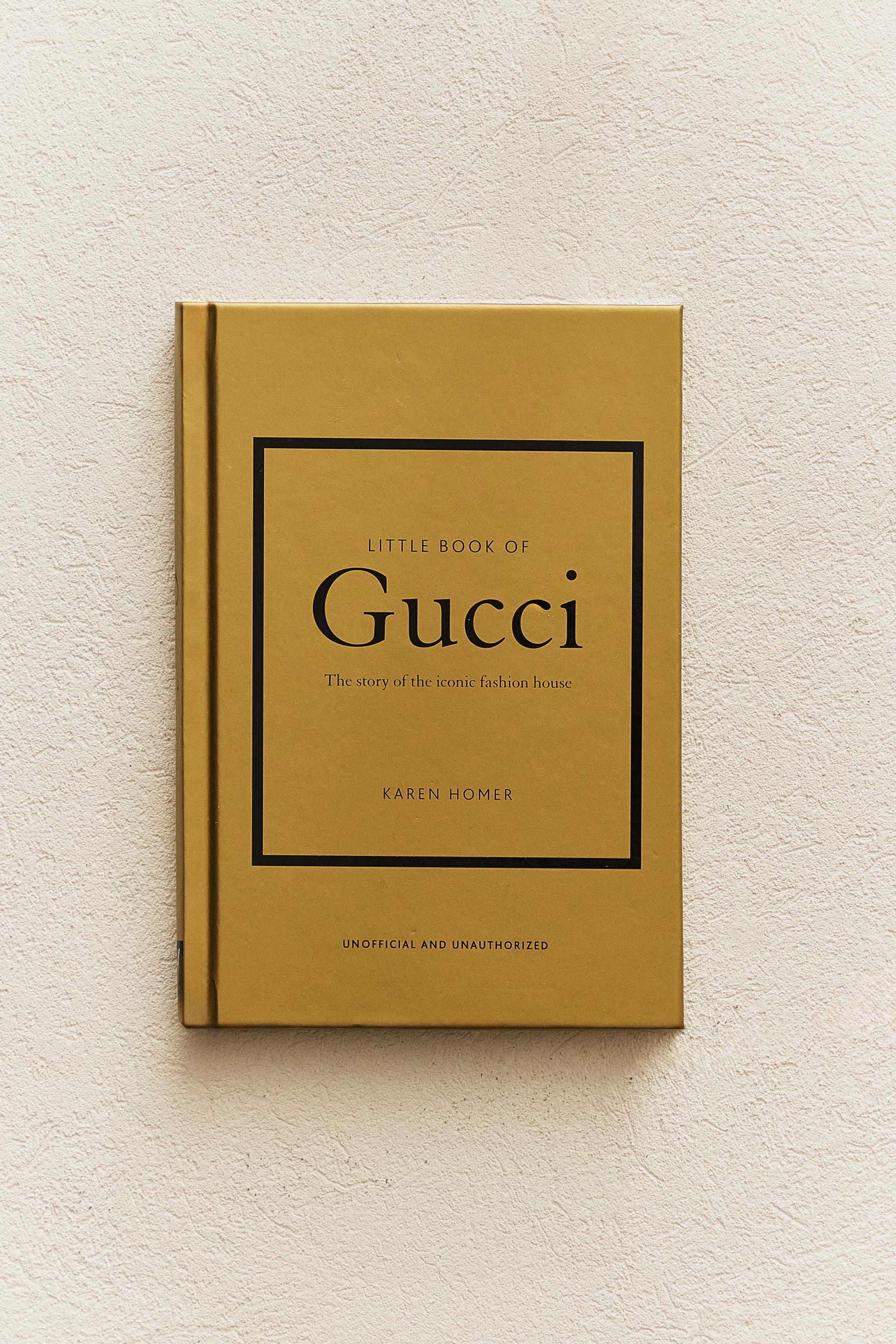 書籍『THE LITTLE BOOK OF GUCCHI』 - ダークカーキ | ZARA Japan / 日本