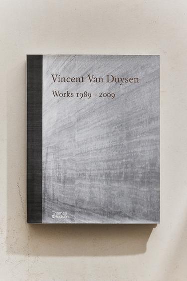 LIVRE VINCENT VAN DUYSEN WORKS 1989-2009 - Gris de Zara - Image 2
