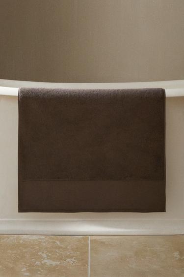 Zara TEPIH STAZA ZA KUPATILO SA ŠIROKIM RUBOM – tamni nerc