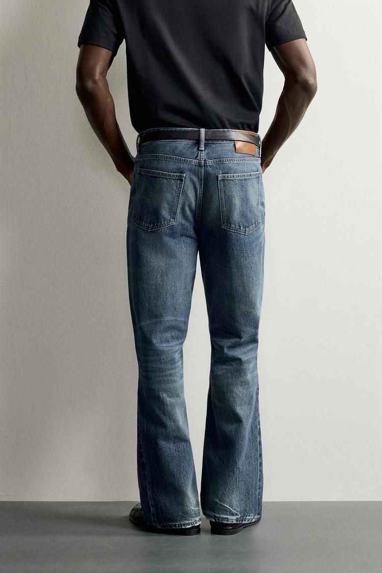 JEANS DE AJUSTE ACAMPANADO 3