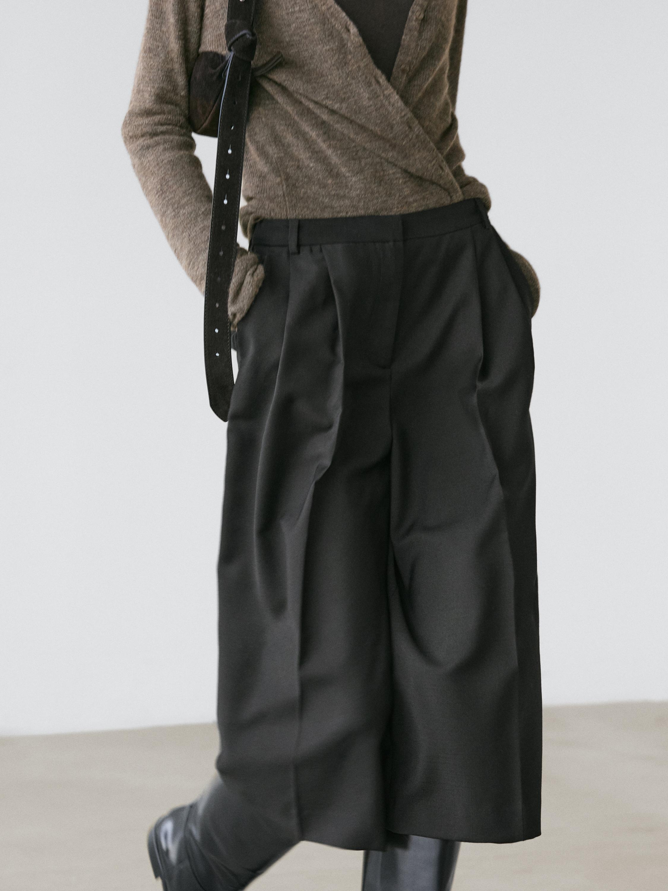 Long 100% wool Bermuda shorts