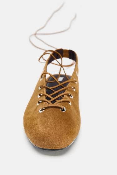 CHAUSSURES OUVERTES À L'ARRIÈRE À NOUER EN DAIM - Marron foncé de Zara - Image 4