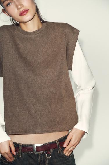 T-SHIRT COMBINÉ AVEC CHALECO - Écru / Beige de Zara - Image 1