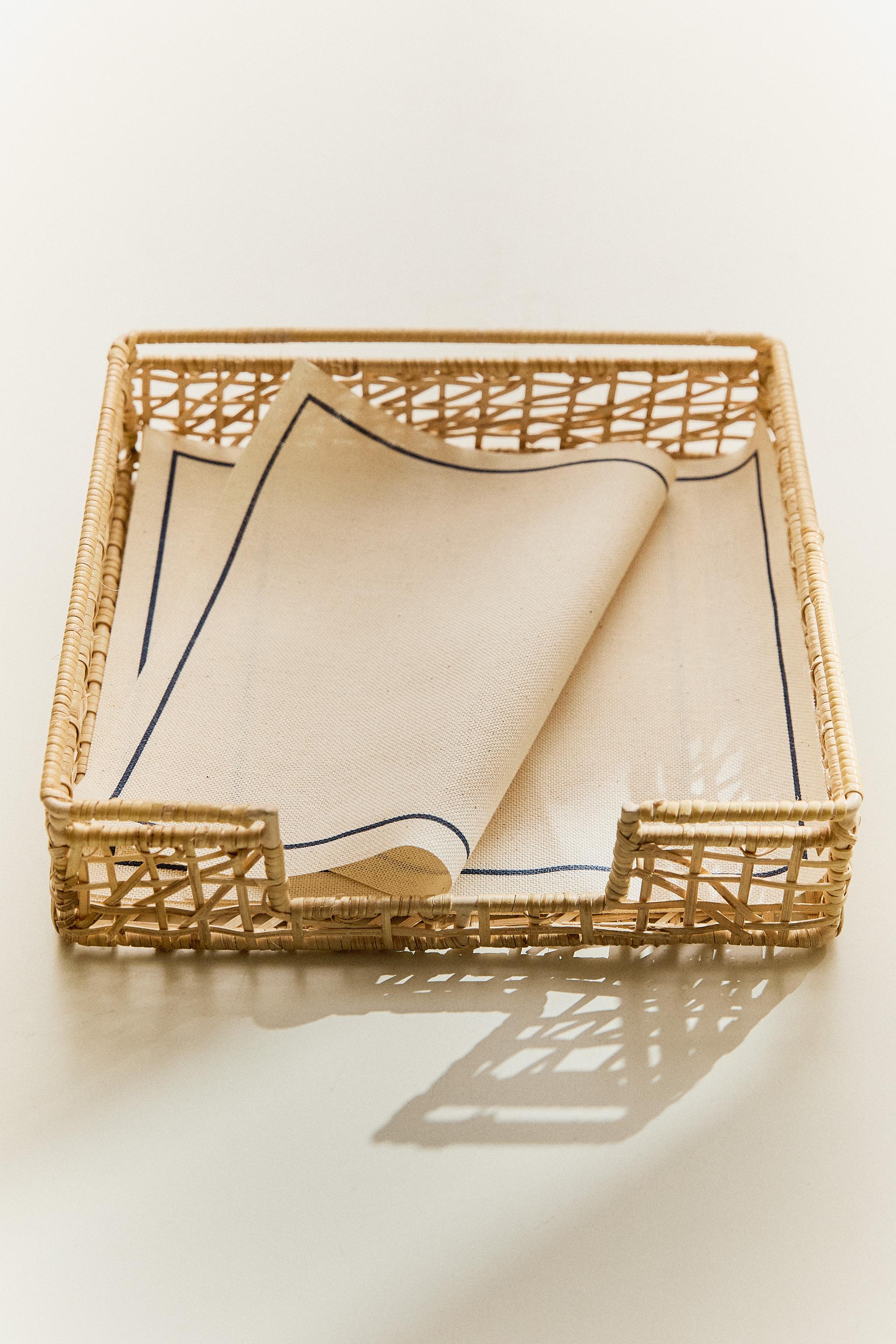 RATTAN NAPKIN HOLDER — Light beige