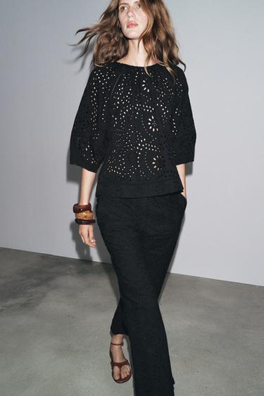 بلوزة بتطريزات مخرمة ZW COLLECTION - أسود الخاص بـ Zara