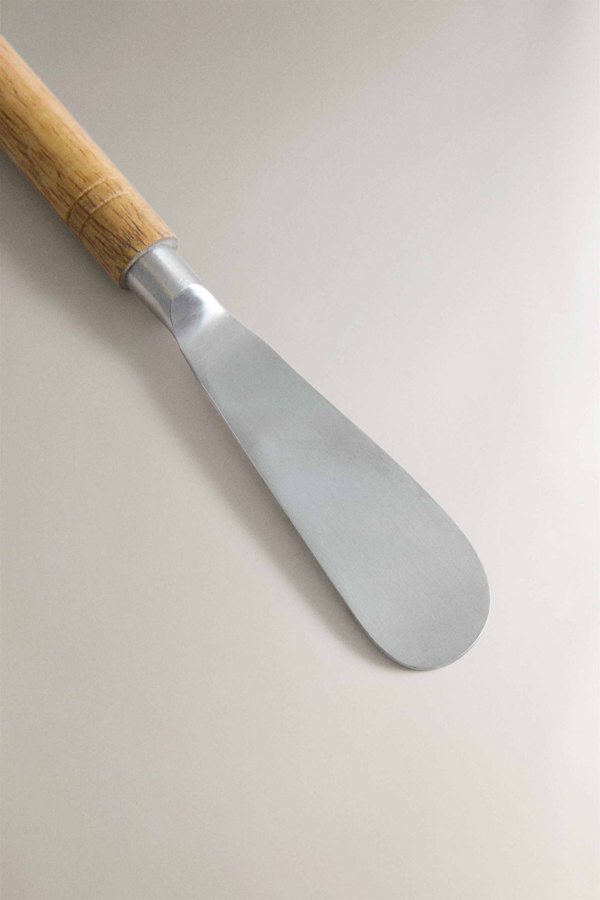 WOODEN HANDLE BUTTER KNIFE
