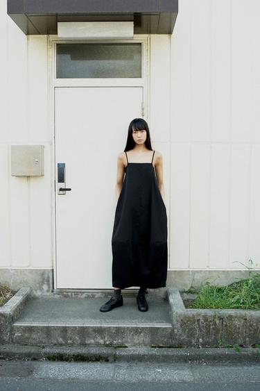 뒷면 플리츠 미디 원피스 - Zara 블랙